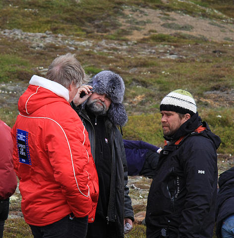 Leikstjórinn, tökumaðurinn og sviðsstjórinn.